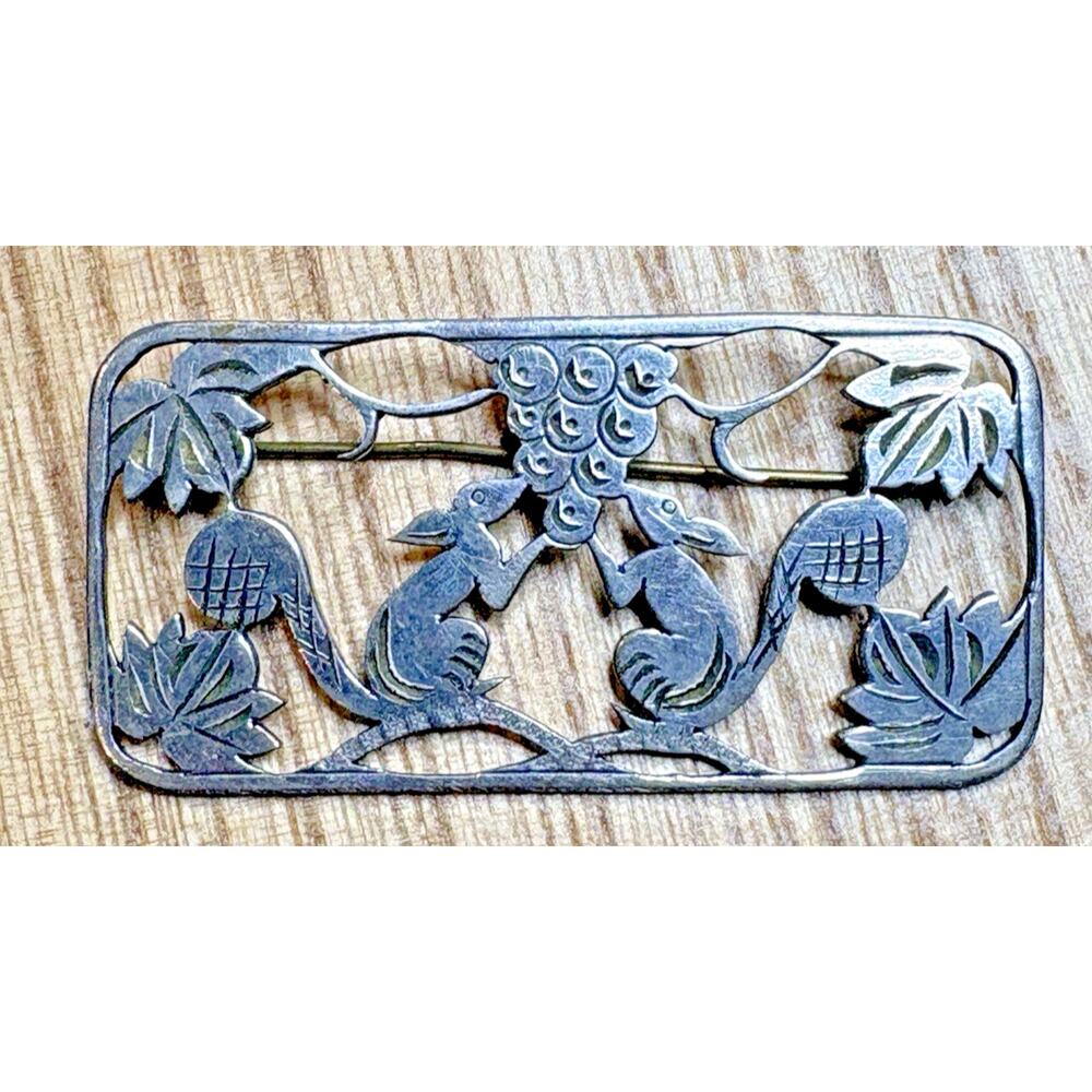 Vintage sterling silver 925 ornate brooch pin squirrels leaves grapes 10.56g